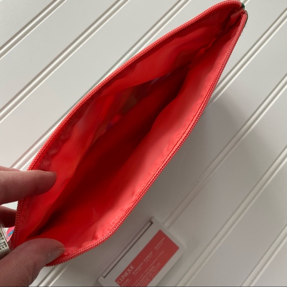 Clinique cosmetics bag and products - all new - Picture 4 of 9